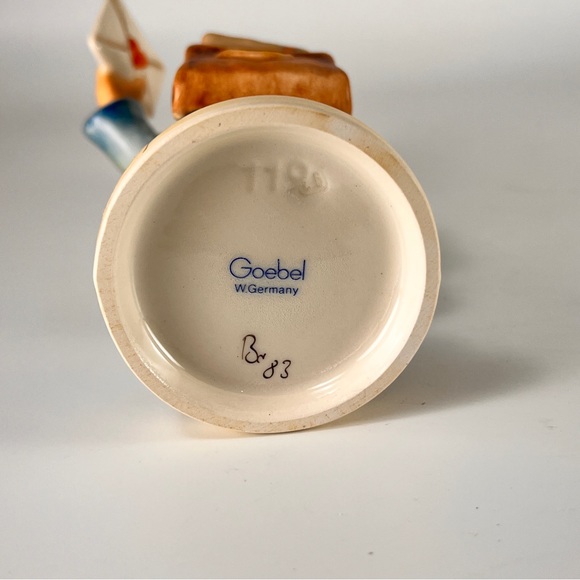 Vtg Goebel Hummel Figurine Postman W. Germany TMK6 Signed '83 #119 - Picture 8 of 14